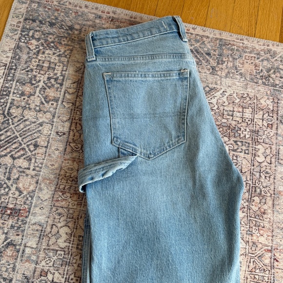 Abercrombie & Fitch Ultra 90’s High Rise Relaxed Jean with Carpenter Details - Picture 3 of 8